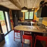 Chalet Le Refuge Perché Du Saut De La Bourrique, Spa, Terrain Clôturé, Bordure De Forêt *